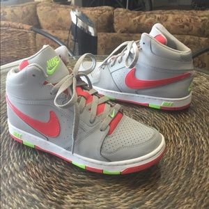 Nike Dunk - Women’s Size 8